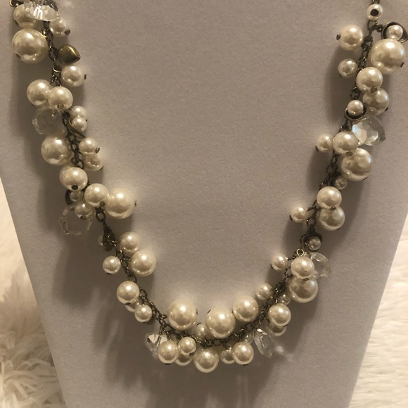 Pearl and crystal drops necklace. - Picture 2 of 4